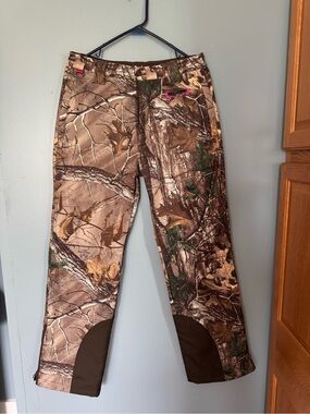 Women’s Camouflage Hunting Pants with Pink Accent Size Medium